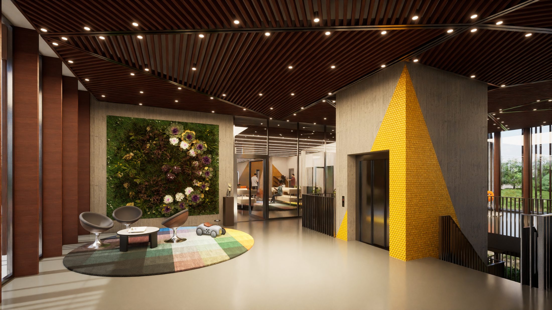 Lobby mit Holzdecke, Grünwand und gelbem Aufzugsturm